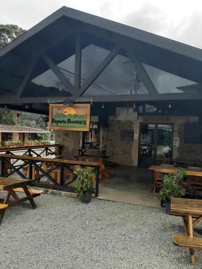 Blasina Beer Hostel Boquete Eksteriør billede
